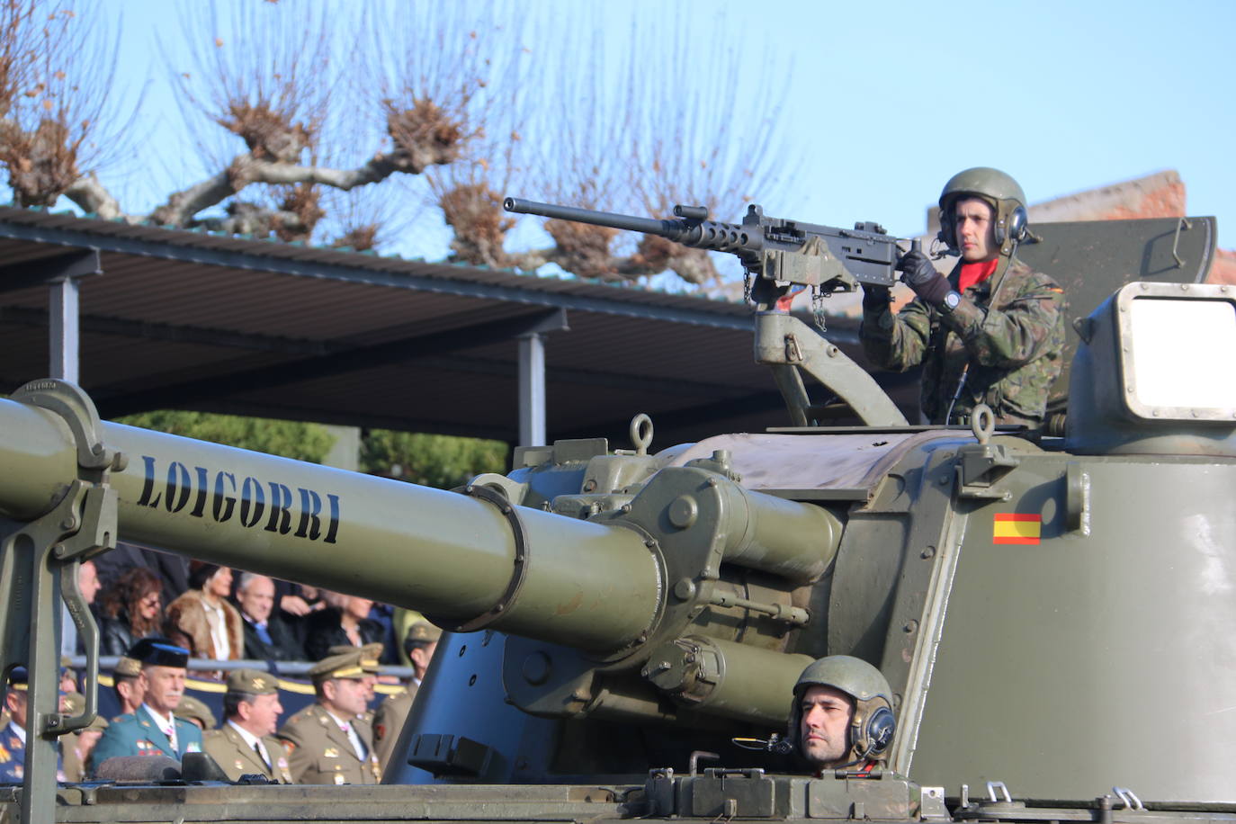 Los artilleros del Maca celebran con honores la festividad de su patrona con un acto militar. 