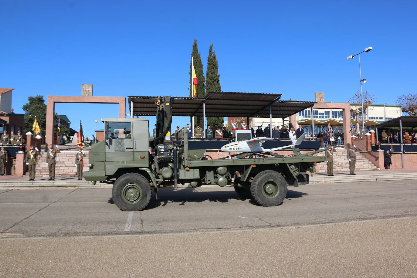 Los artilleros del Maca celebran con honores la festividad de su patrona con un acto militar. 