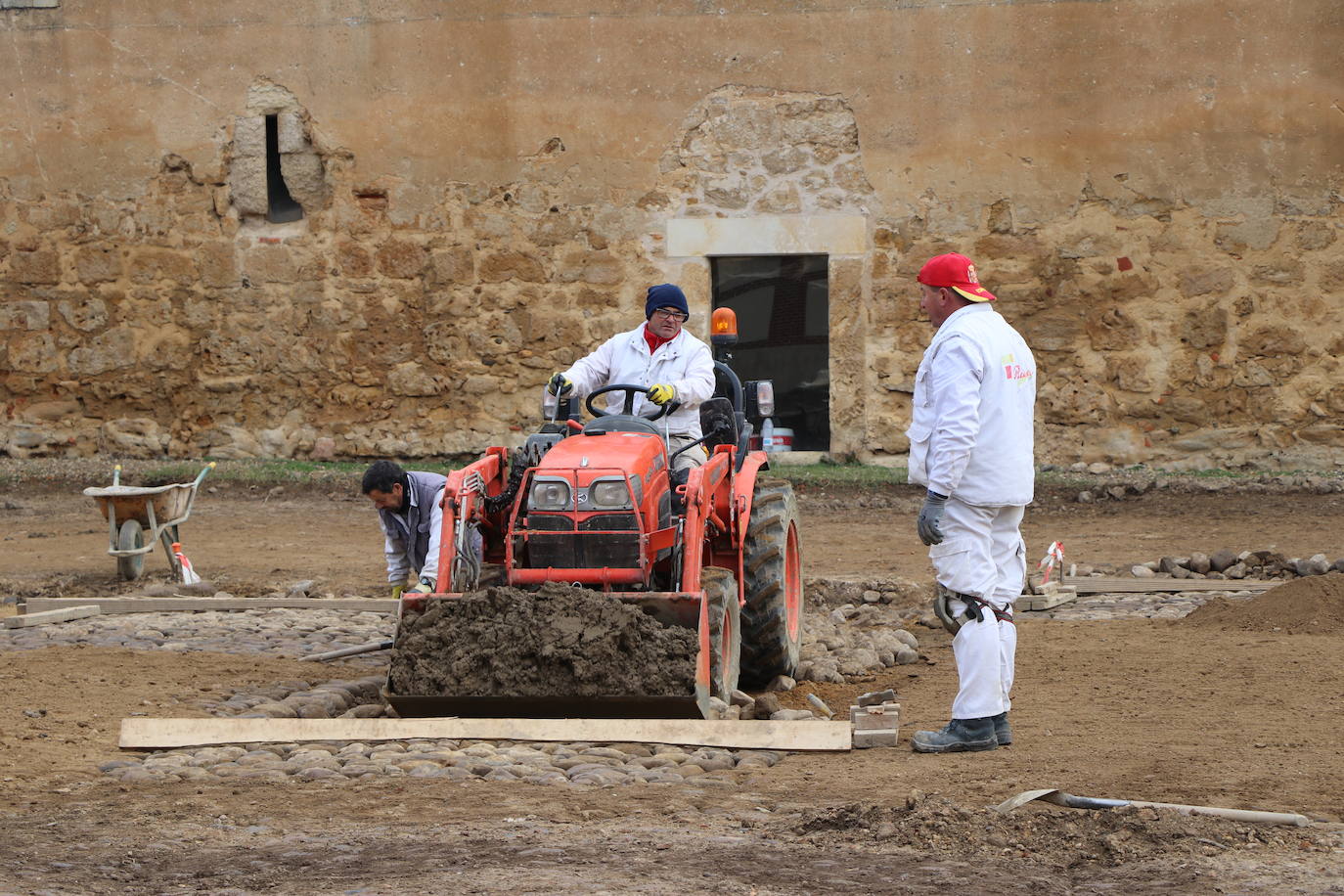 El Programa R del ILC aporta 270.000 euros de unas ayudas totales que ascienden a 450.000 para recuperar el empedrado original de patio de la Portería del Monasterio de Santa María de Sandoval así como restaurar la fachada de La Panera.