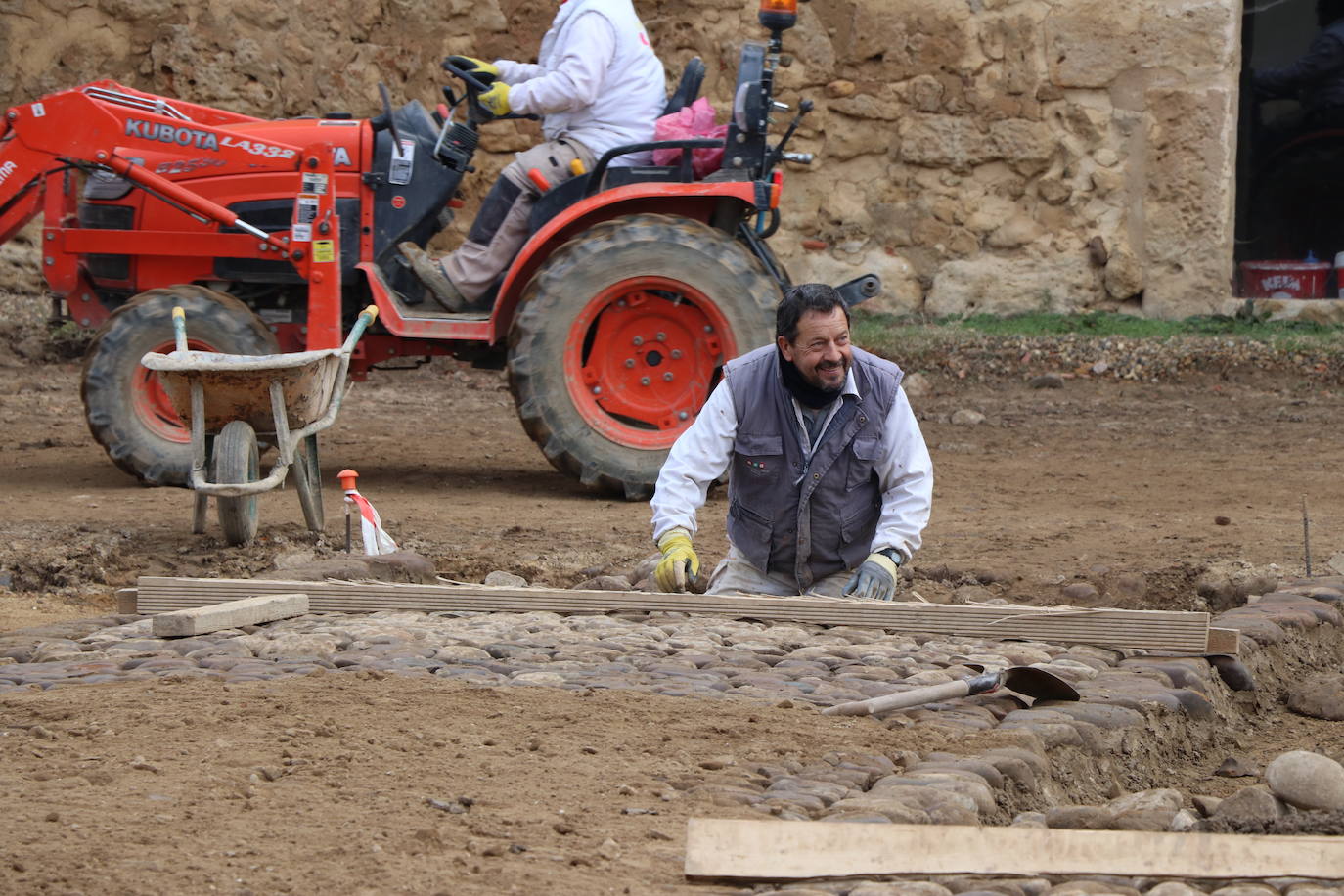 El Programa R del ILC aporta 270.000 euros de unas ayudas totales que ascienden a 450.000 para recuperar el empedrado original de patio de la Portería del Monasterio de Santa María de Sandoval así como restaurar la fachada de La Panera.