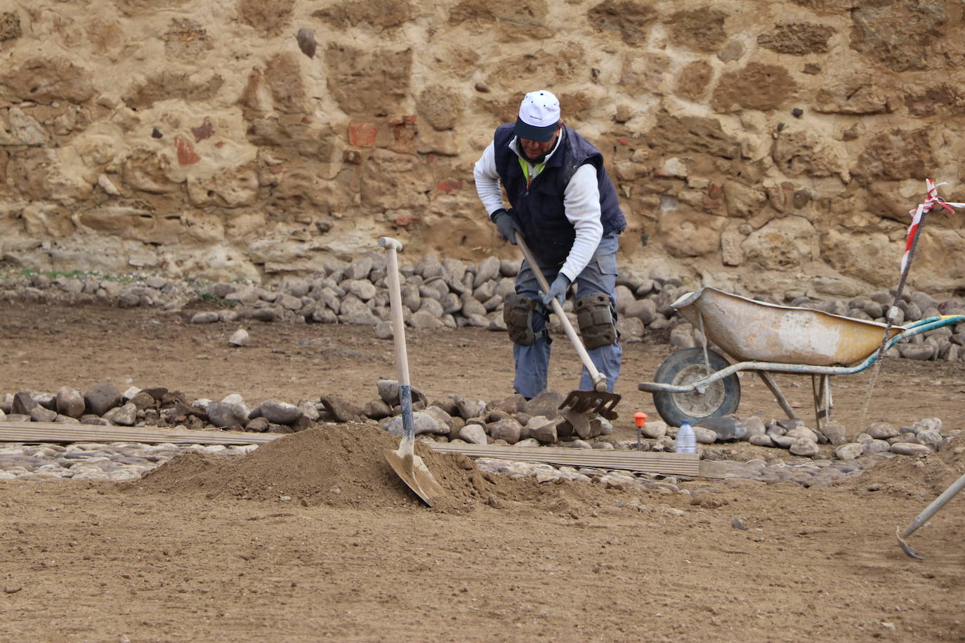 El Programa R del ILC aporta 270.000 euros de unas ayudas totales que ascienden a 450.000 para recuperar el empedrado original de patio de la Portería del Monasterio de Santa María de Sandoval así como restaurar la fachada de La Panera.