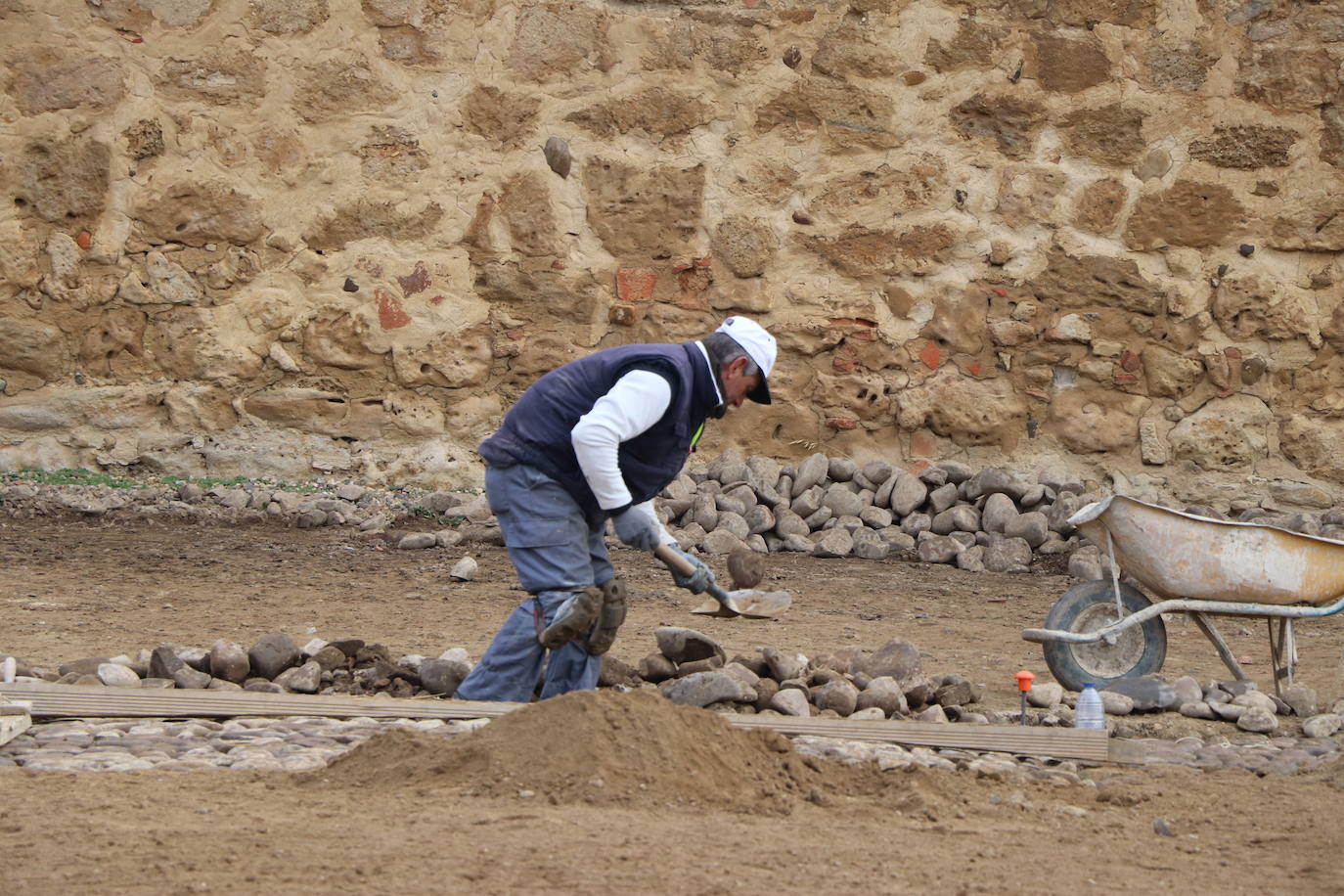 El Programa R del ILC aporta 270.000 euros de unas ayudas totales que ascienden a 450.000 para recuperar el empedrado original de patio de la Portería del Monasterio de Santa María de Sandoval así como restaurar la fachada de La Panera.