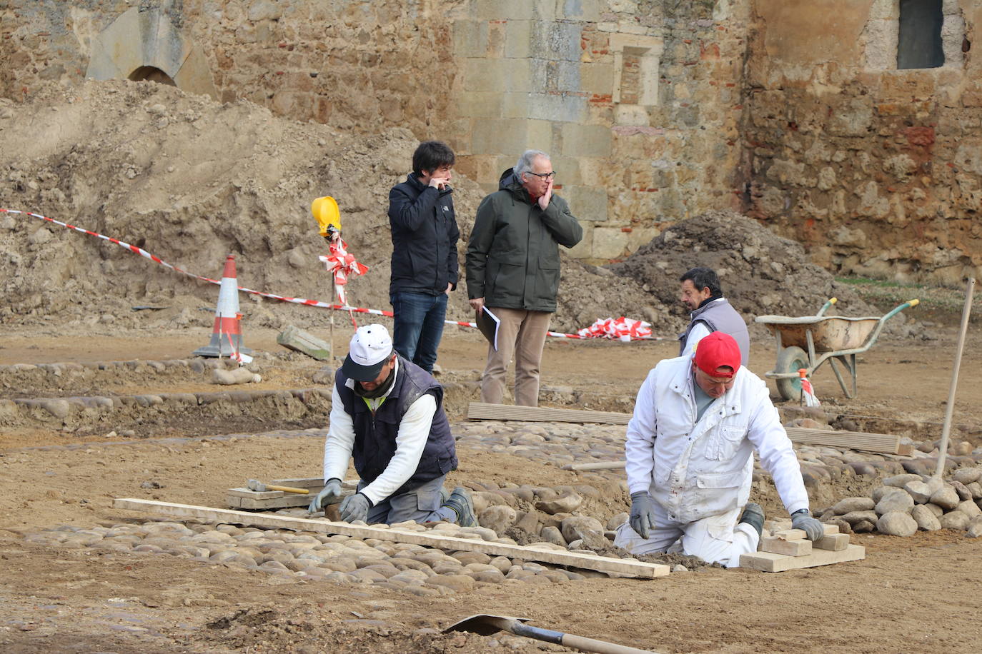 El Programa R del ILC aporta 270.000 euros de unas ayudas totales que ascienden a 450.000 para recuperar el empedrado original de patio de la Portería del Monasterio de Santa María de Sandoval así como restaurar la fachada de La Panera.