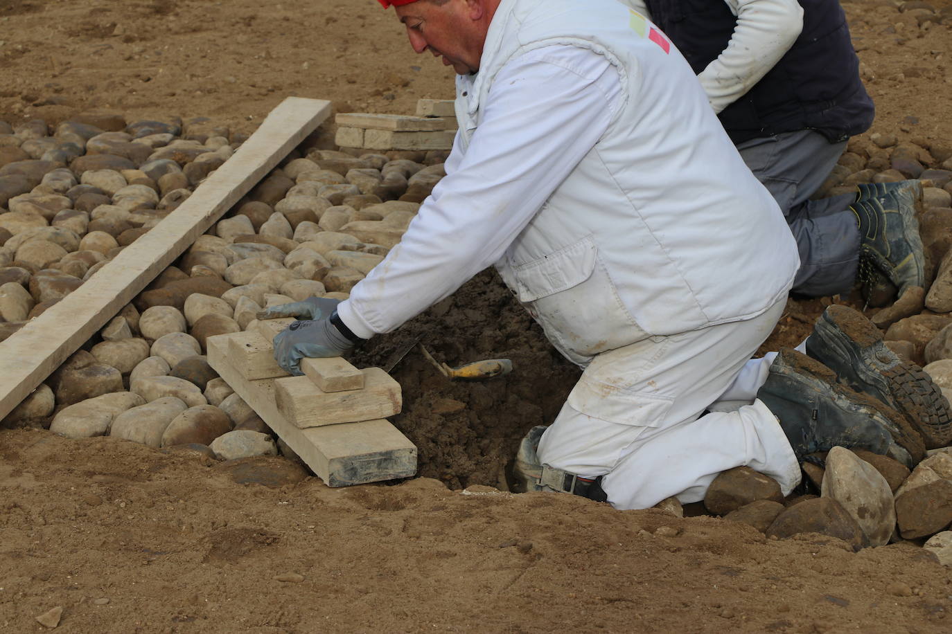 El Programa R del ILC aporta 270.000 euros de unas ayudas totales que ascienden a 450.000 para recuperar el empedrado original de patio de la Portería del Monasterio de Santa María de Sandoval así como restaurar la fachada de La Panera.