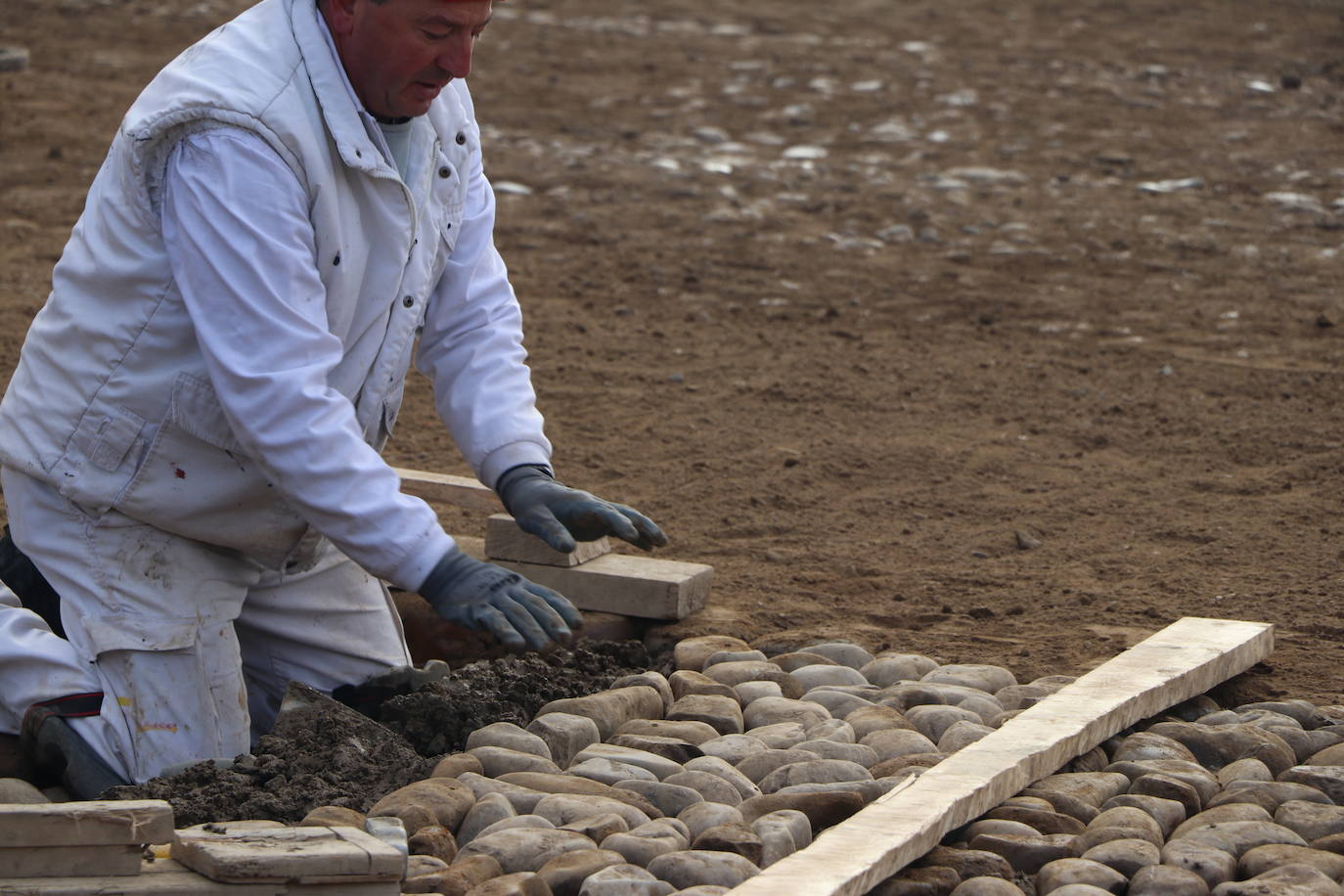 El Programa R del ILC aporta 270.000 euros de unas ayudas totales que ascienden a 450.000 para recuperar el empedrado original de patio de la Portería del Monasterio de Santa María de Sandoval así como restaurar la fachada de La Panera.