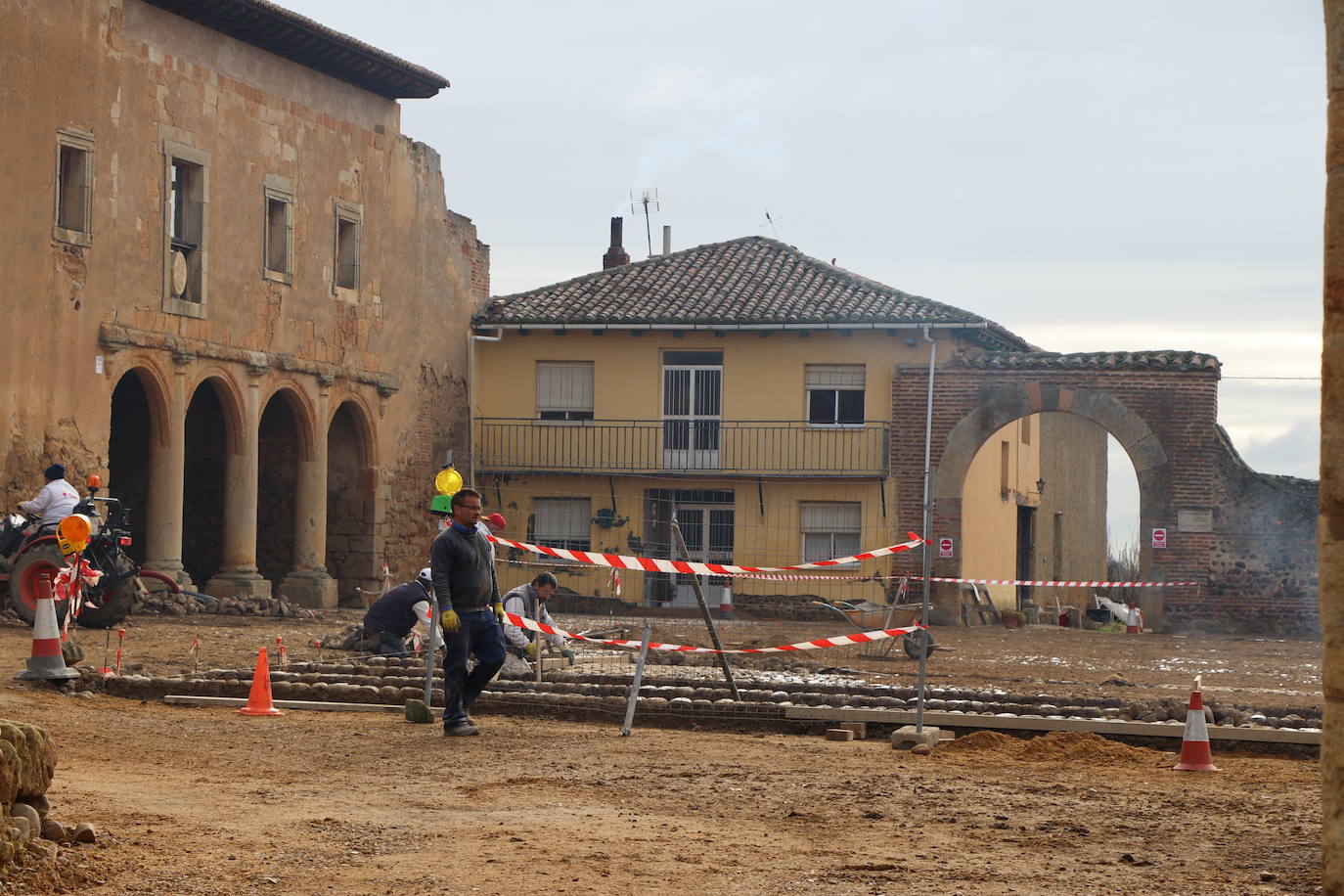 El Programa R del ILC aporta 270.000 euros de unas ayudas totales que ascienden a 450.000 para recuperar el empedrado original de patio de la Portería del Monasterio de Santa María de Sandoval así como restaurar la fachada de La Panera.