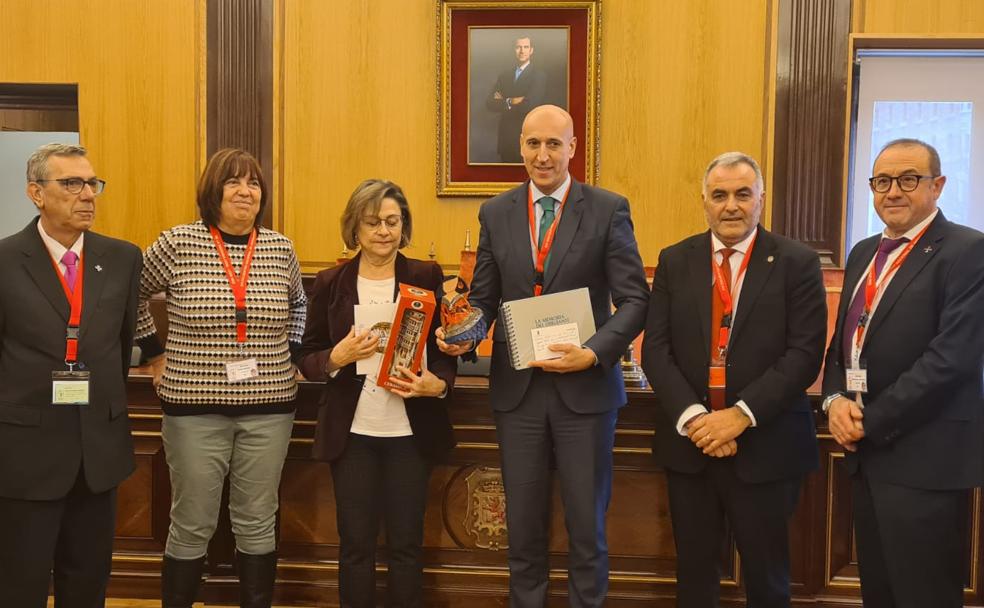 Recepción a los asistentes por parte de las autoridades de la ciudad de León.