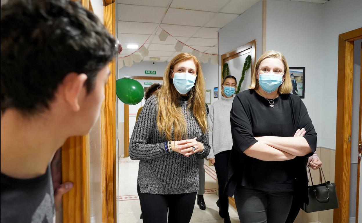 La consejera de Familia e Igualdad de Oportunidades, Isabel Blanco en la visita al Centro Residencial Obregón de Valladolid