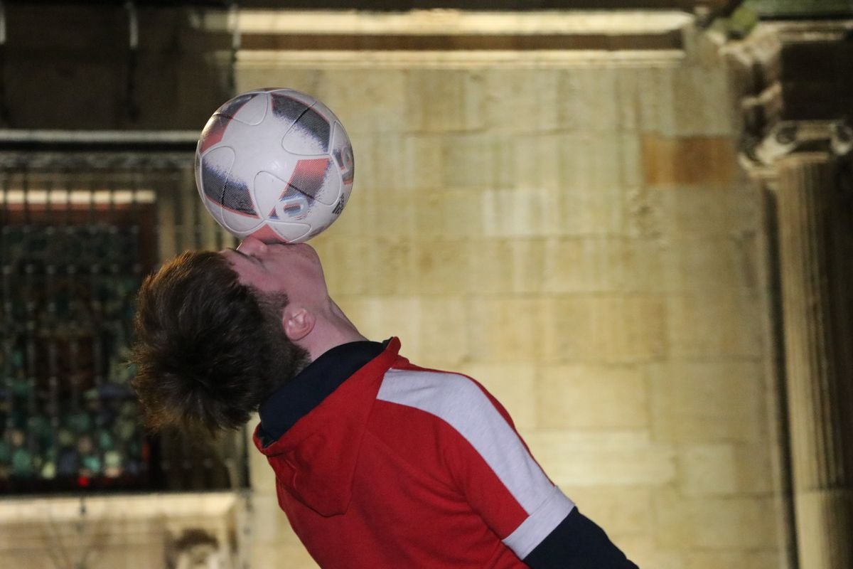 Botines ha sido el escenario para disfrutar de una exhibición del Goldball Freestyle Championship que se celebra en León este fin de semana.
