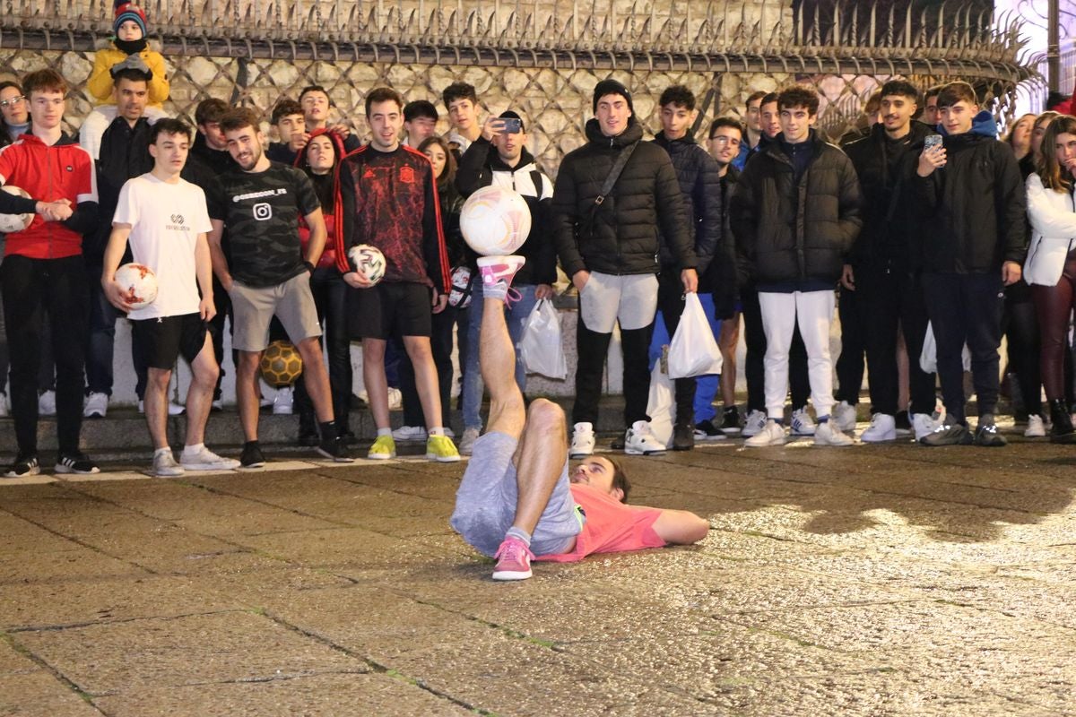 Botines ha sido el escenario para disfrutar de una exhibición del Goldball Freestyle Championship que se celebra en León este fin de semana.