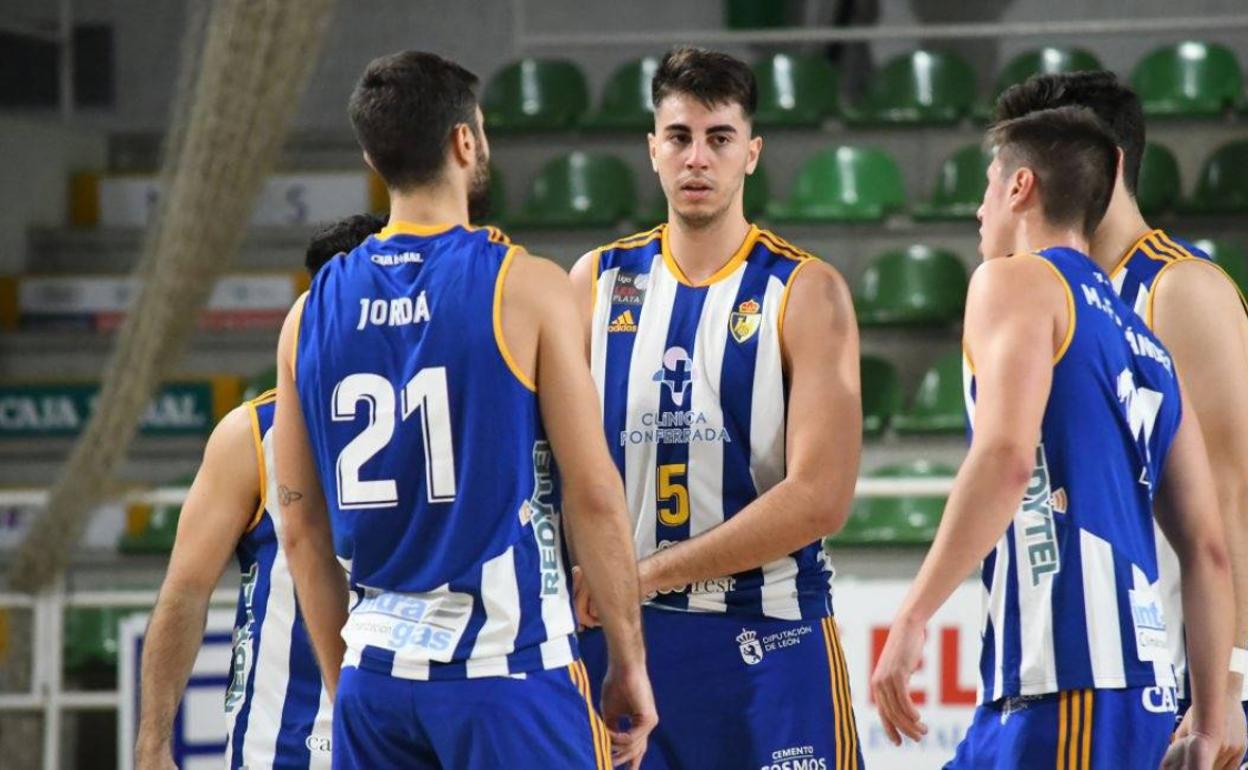 Partido de altos vuelos entre el Clínica Ponferrada y el Clavijo este domingo.