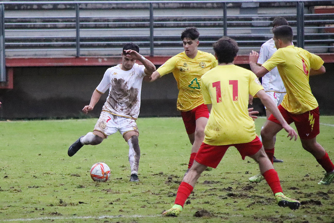 Partido correspondiente a la Jornada 14 de la División de Honor .