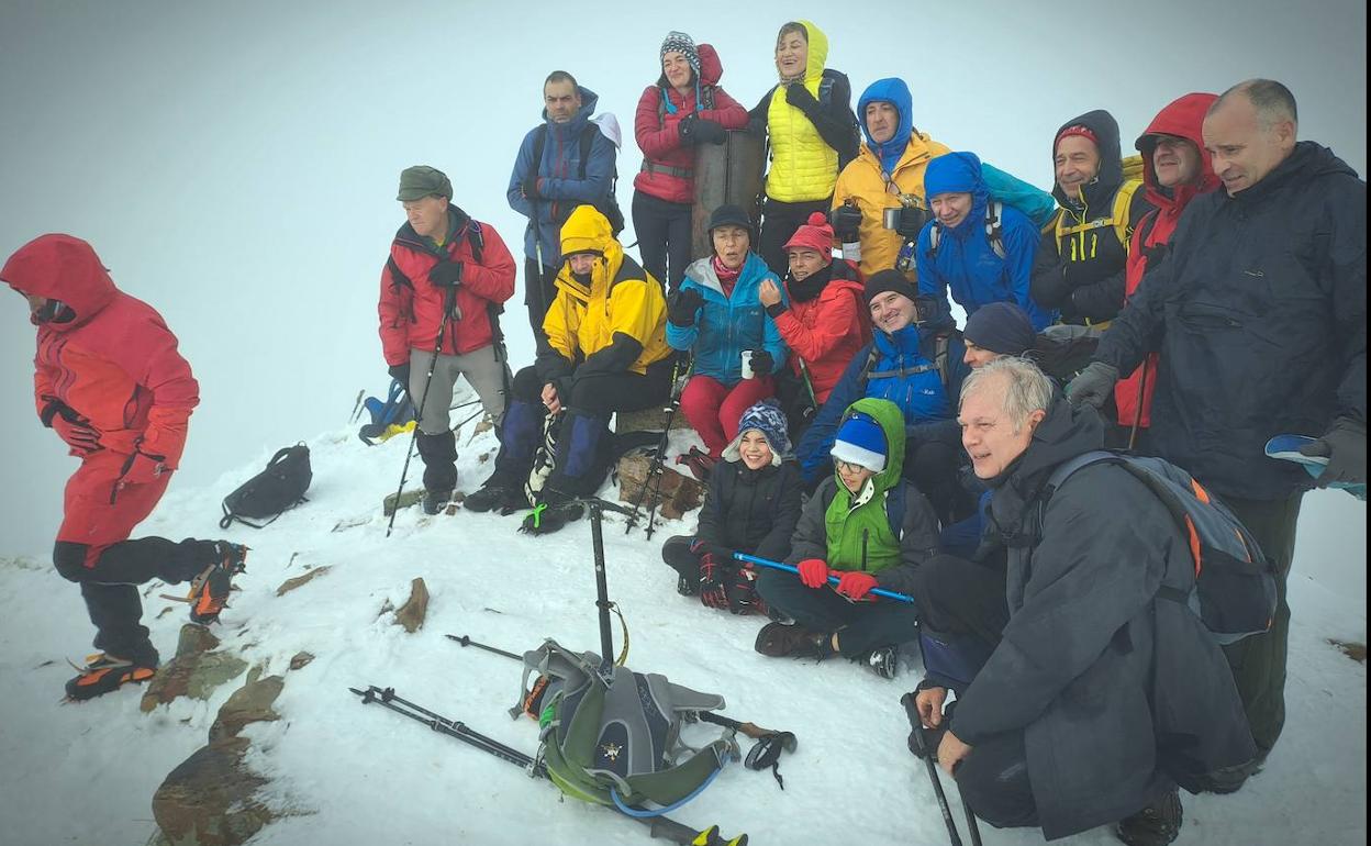 Subida al pico Catoute por parte de la expedición de montañeros.