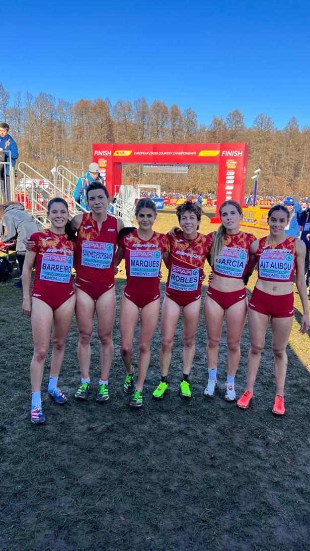 El equipo español sénior femenino que ha competido en el Campeonato de Europa de Cross; la leonesa Marta García, segunda por la derecha.