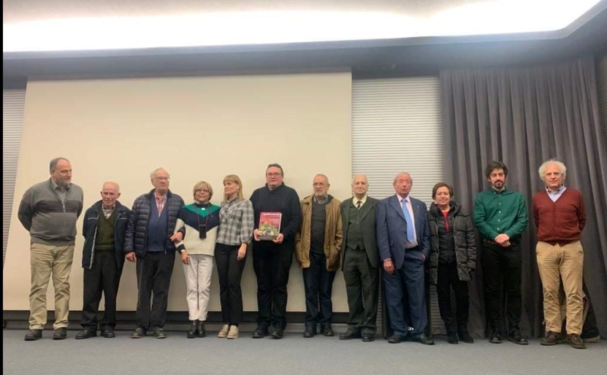 Diferentes representantes y autoridades leoneses no se quisieron perder este 30 cumpleaños. . 