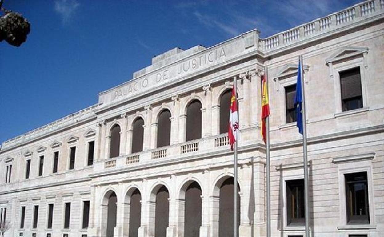 Fachada principal del Tribunal Superior de Justicia de Castilla y León . 