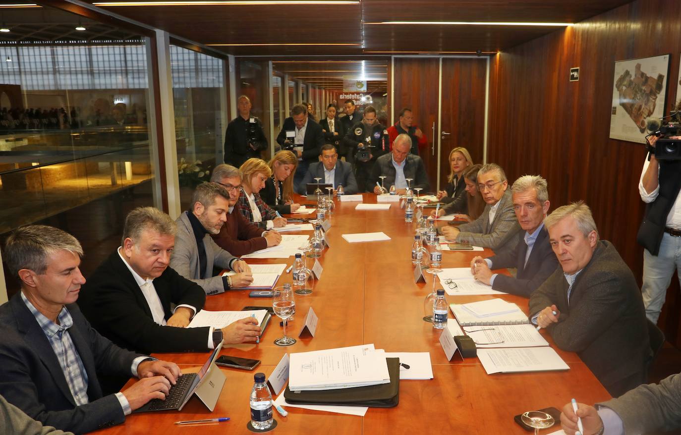 El consejero de la Presidencia preside la reunión de Coordinación Territorial con los delegados territoriales de la Junta. 