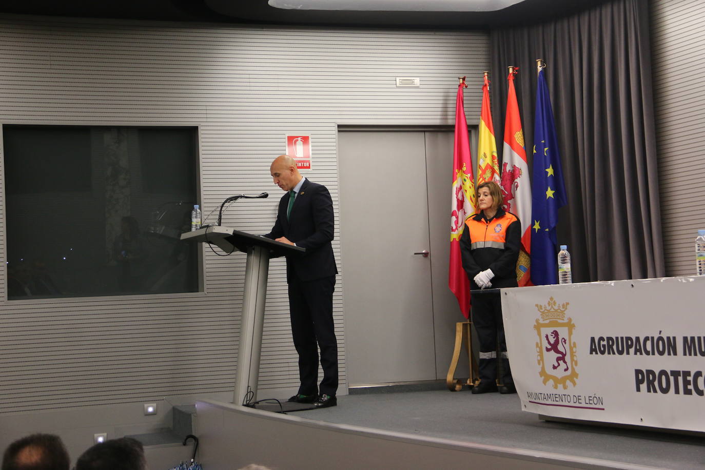 Homenaje del Ayuntamiento de León a los voluntarios de Protección Civil. 