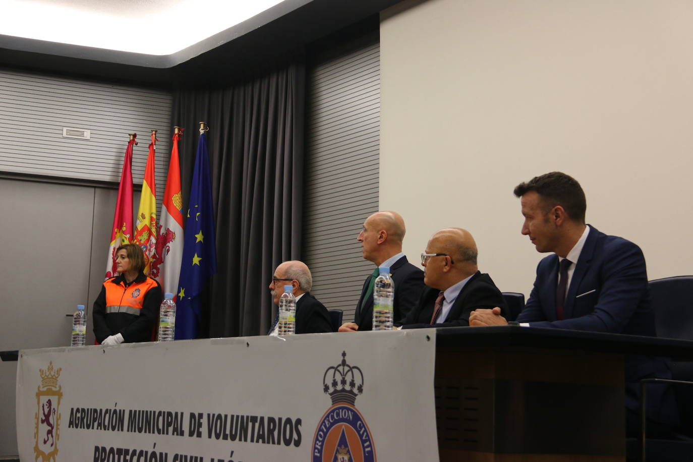 Homenaje del Ayuntamiento de León a los voluntarios de Protección Civil. 