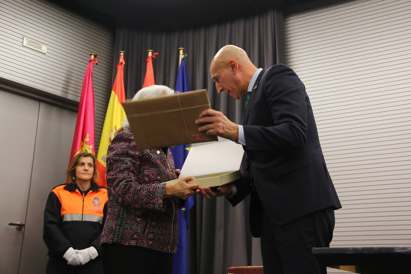 Homenaje del Ayuntamiento de León a los voluntarios de Protección Civil. 