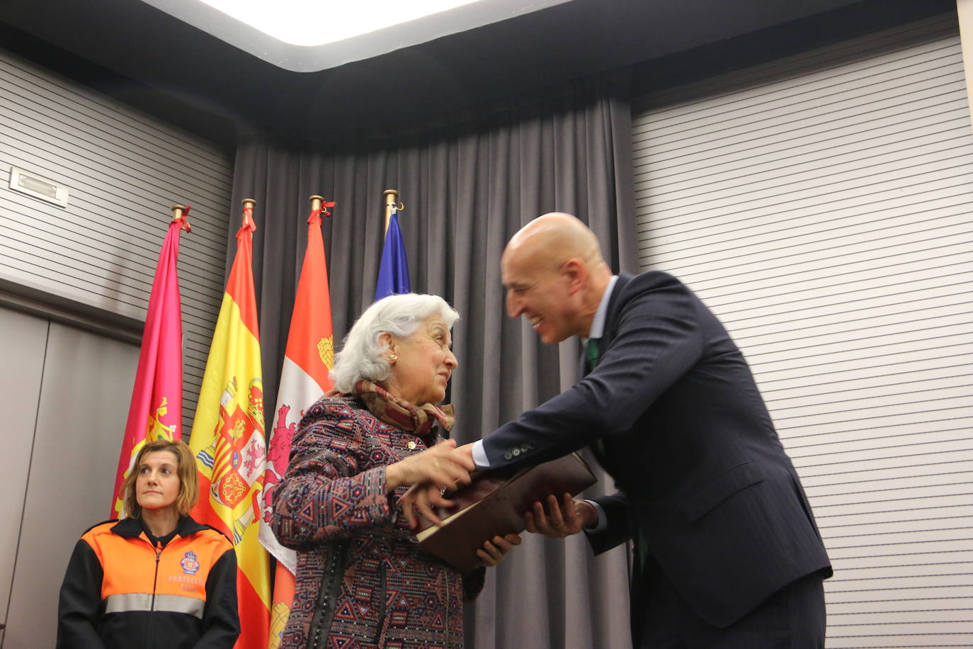 Homenaje del Ayuntamiento de León a los voluntarios de Protección Civil. 