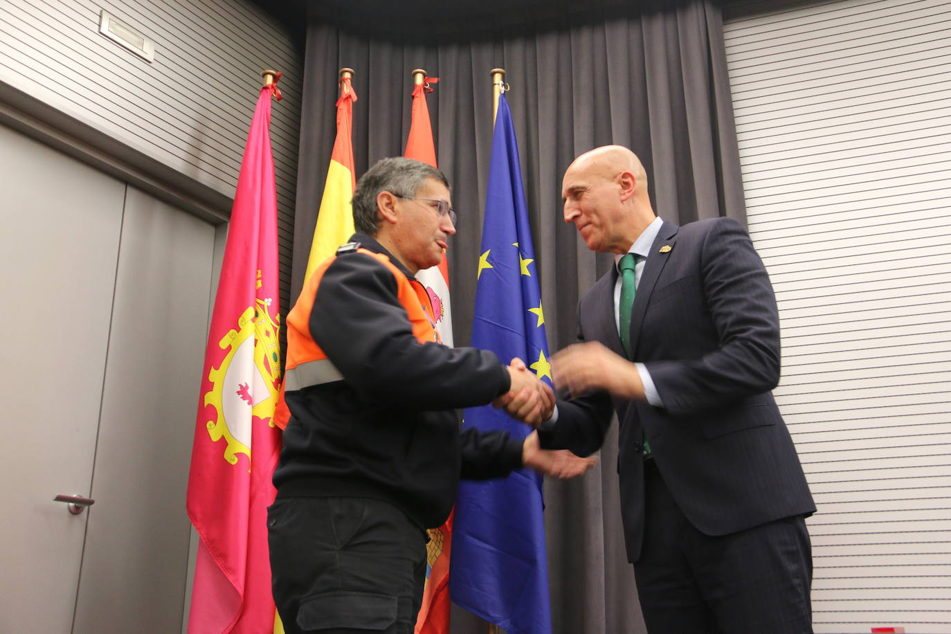 Homenaje del Ayuntamiento de León a los voluntarios de Protección Civil. 