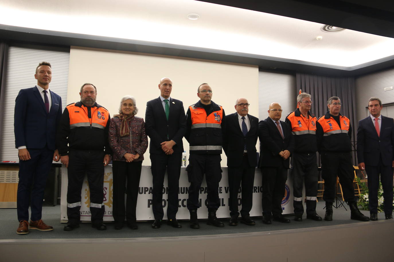 Homenaje del Ayuntamiento de León a los voluntarios de Protección Civil. 