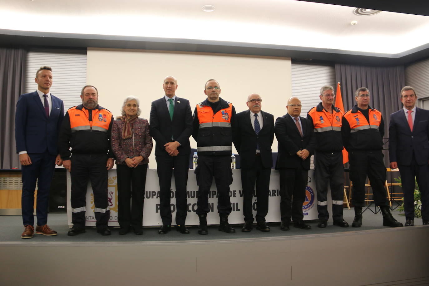 Homenaje del Ayuntamiento de León a los voluntarios de Protección Civil. 