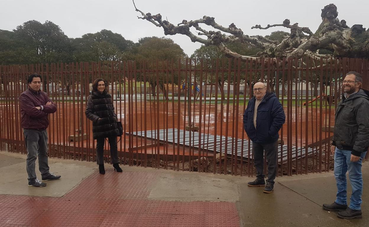 El parque de Santa María del Páramo completa la renovació nde su vallado.