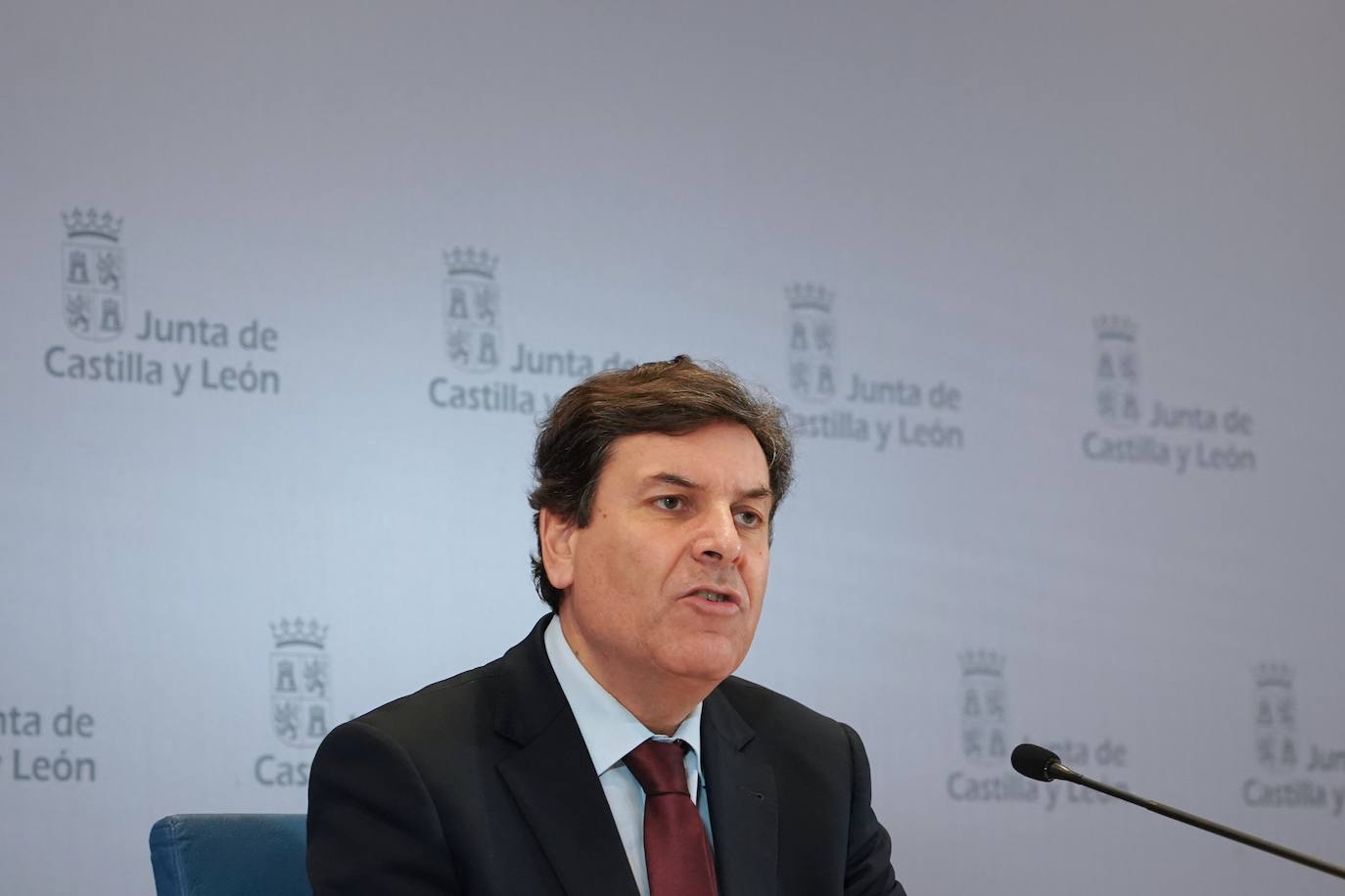 El consejero de Economía y Hacienda y portavoz de la Junta, Carlos Fernández Carriedo, comparece en la rueda de prensa posterior a la reunión del Consejo de Gobierno.