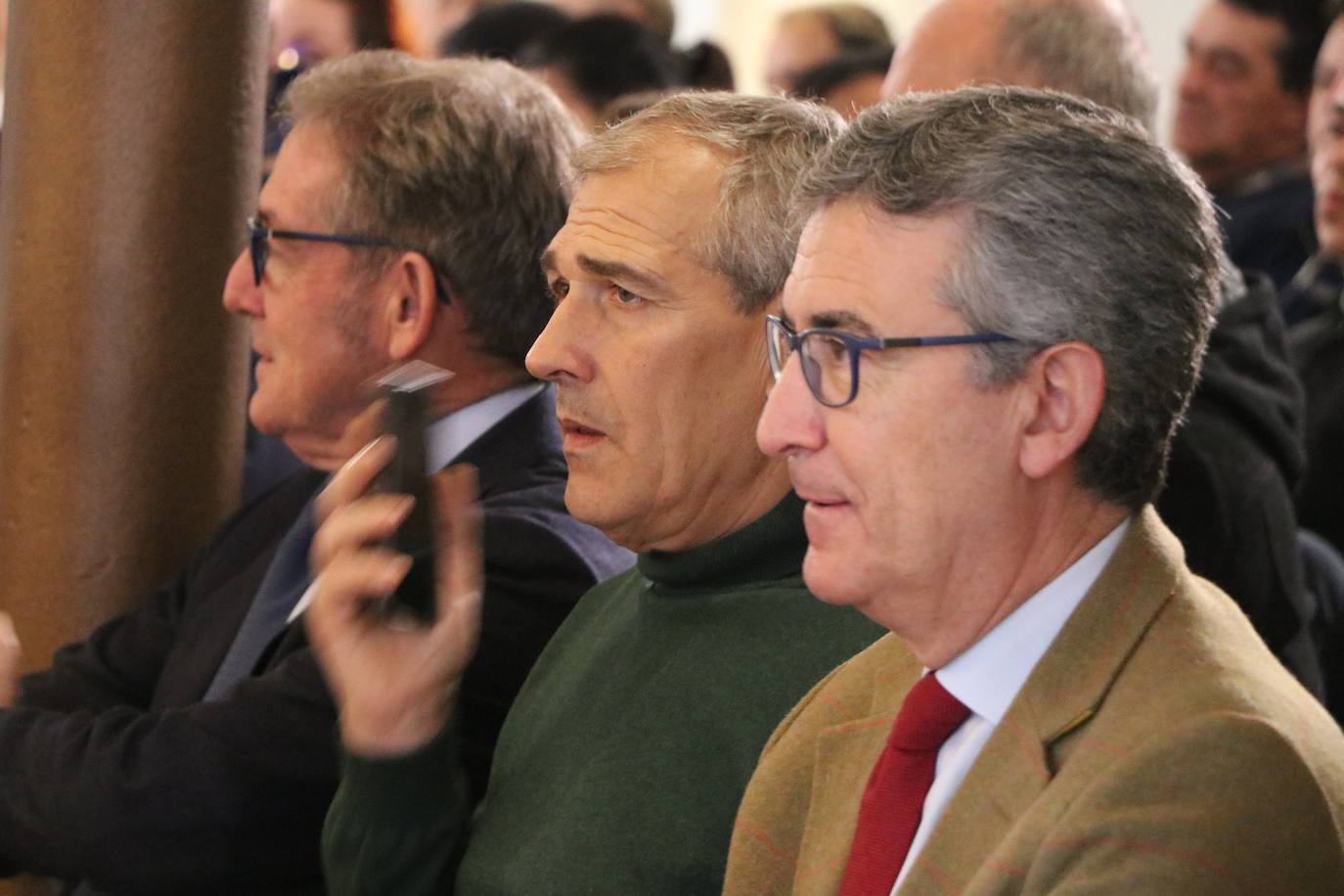 El exjugador de baloncesto participa en una charla coloquio organizada por la Cámara de Comercio en Botines.