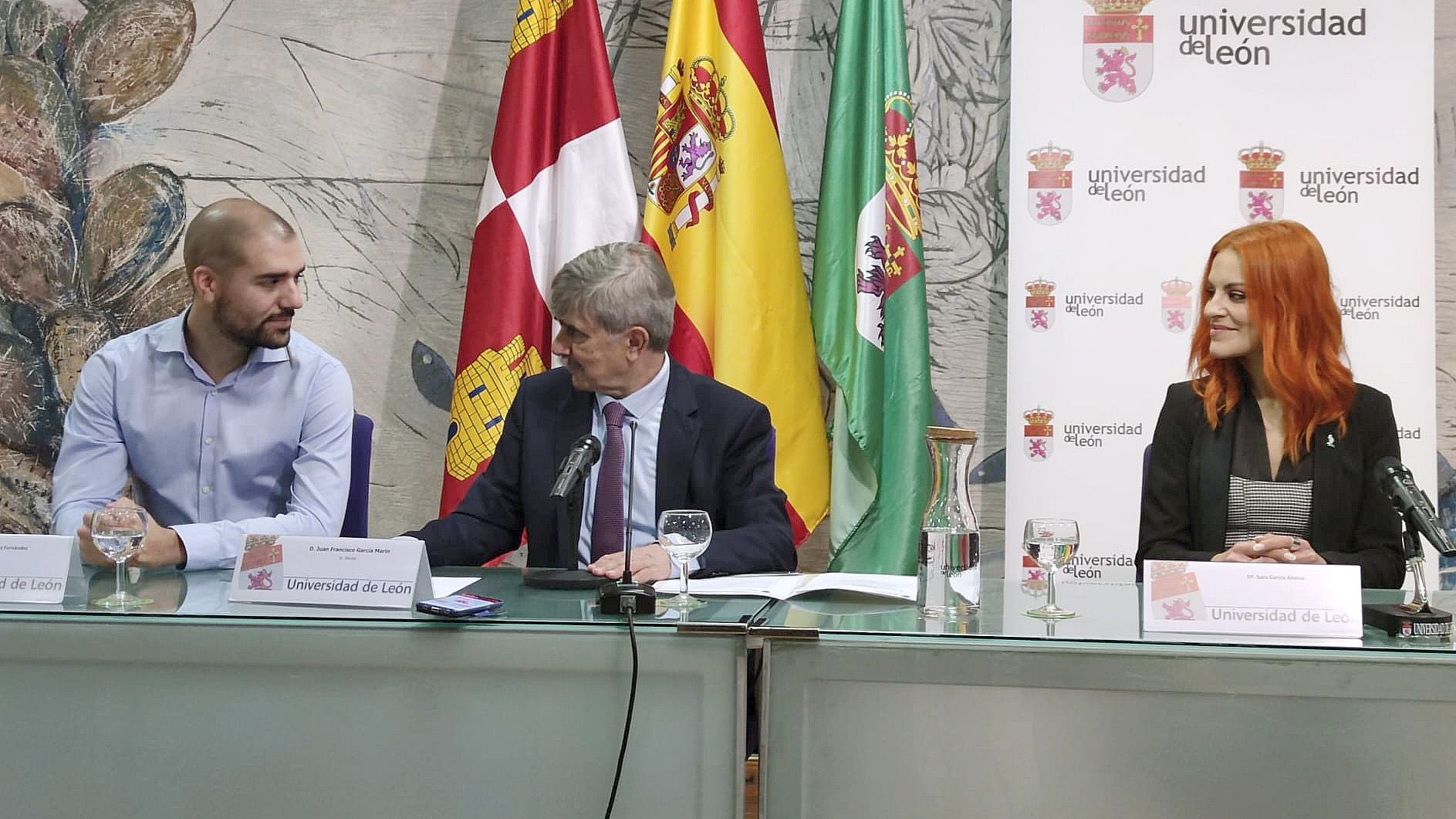 Los astronautas Pablo Álvarez Fernández y Sara García Alonso, recientemente seleccionados por la Agencia Espacial Europea para formar parte de su equipo, regresan a la Universidad de León. 