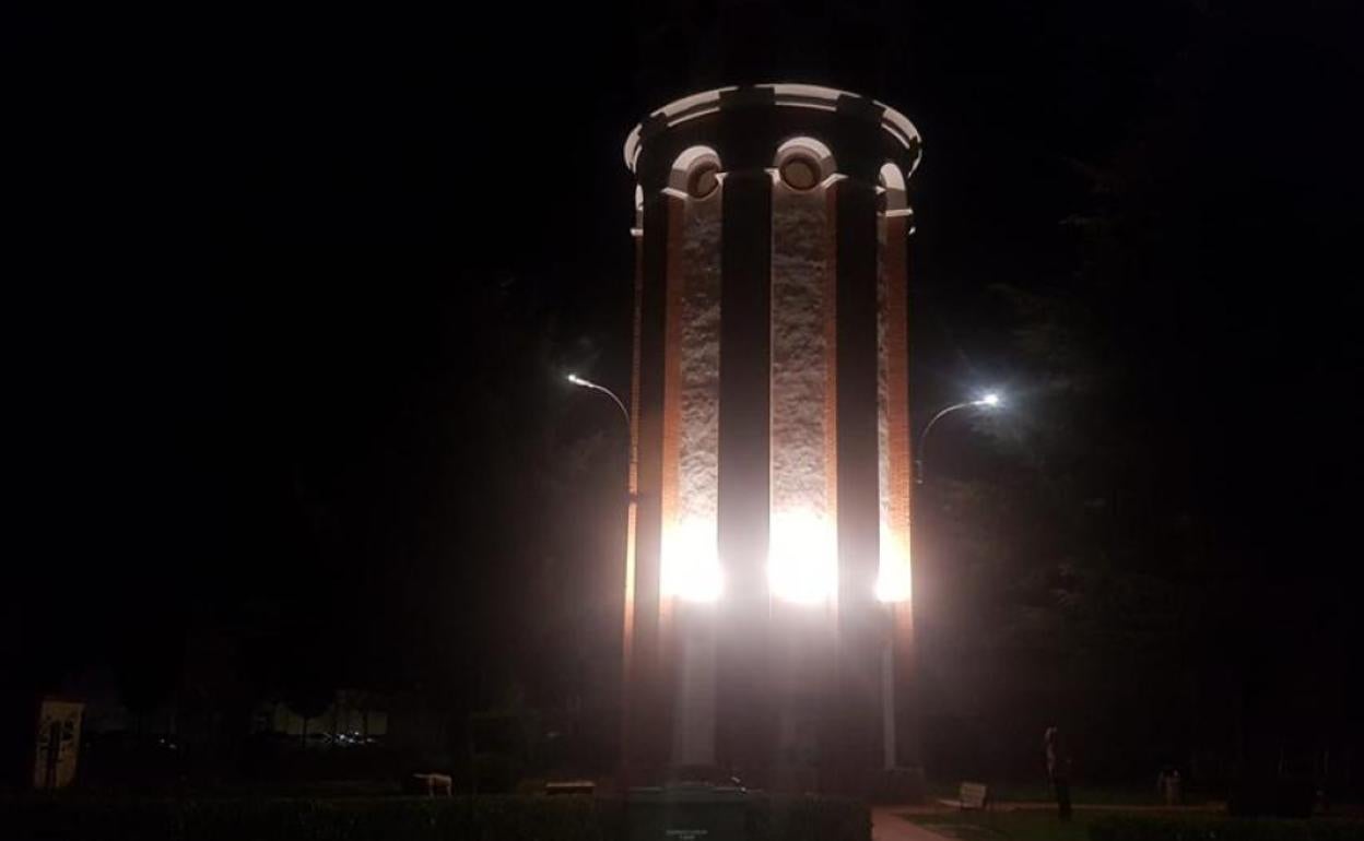 Iluminación del depósito del agua de Santa María del Páramo. 