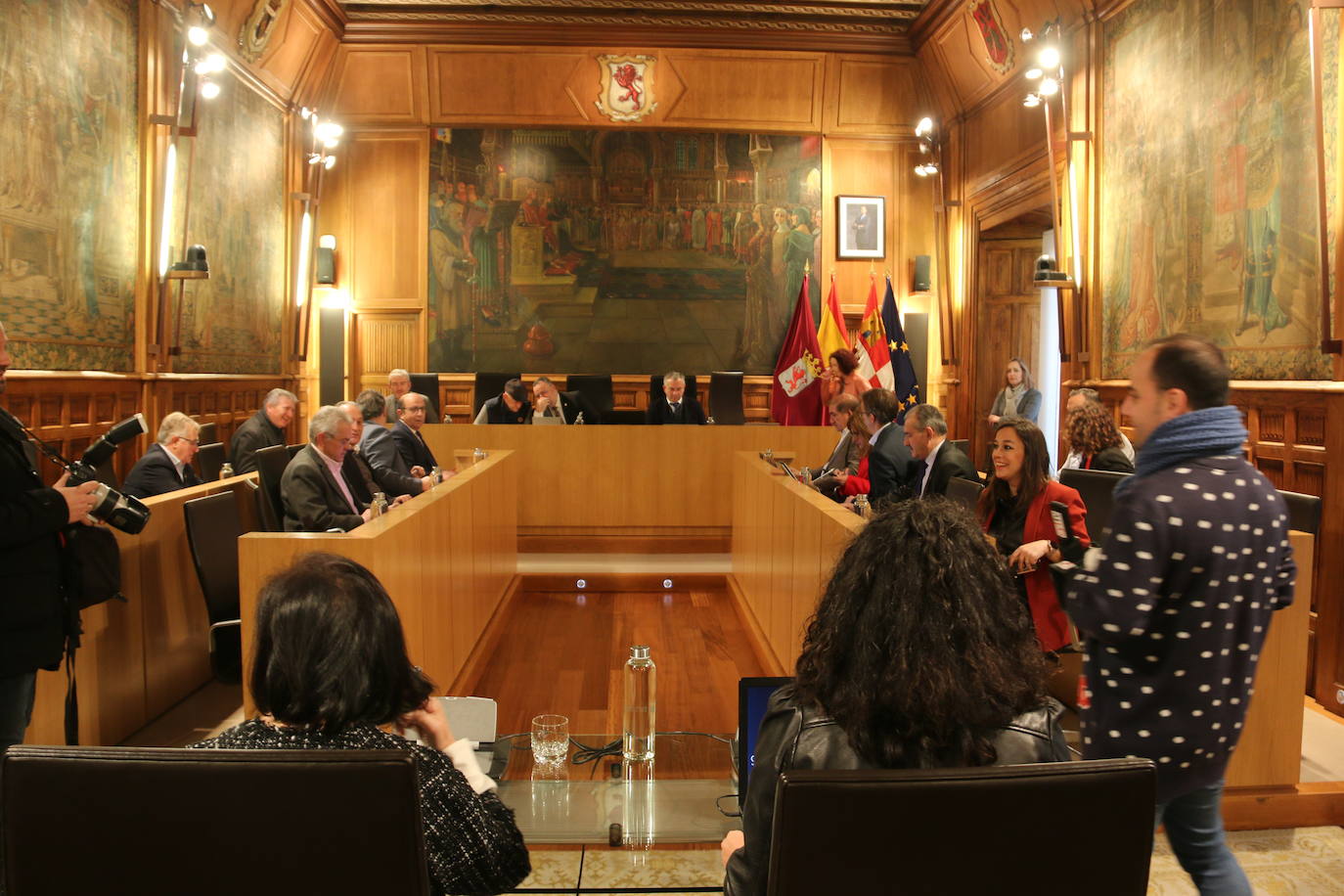 Sesión extraordinaria en la Diputación de León para aprobar el borrador de presupuestos. 