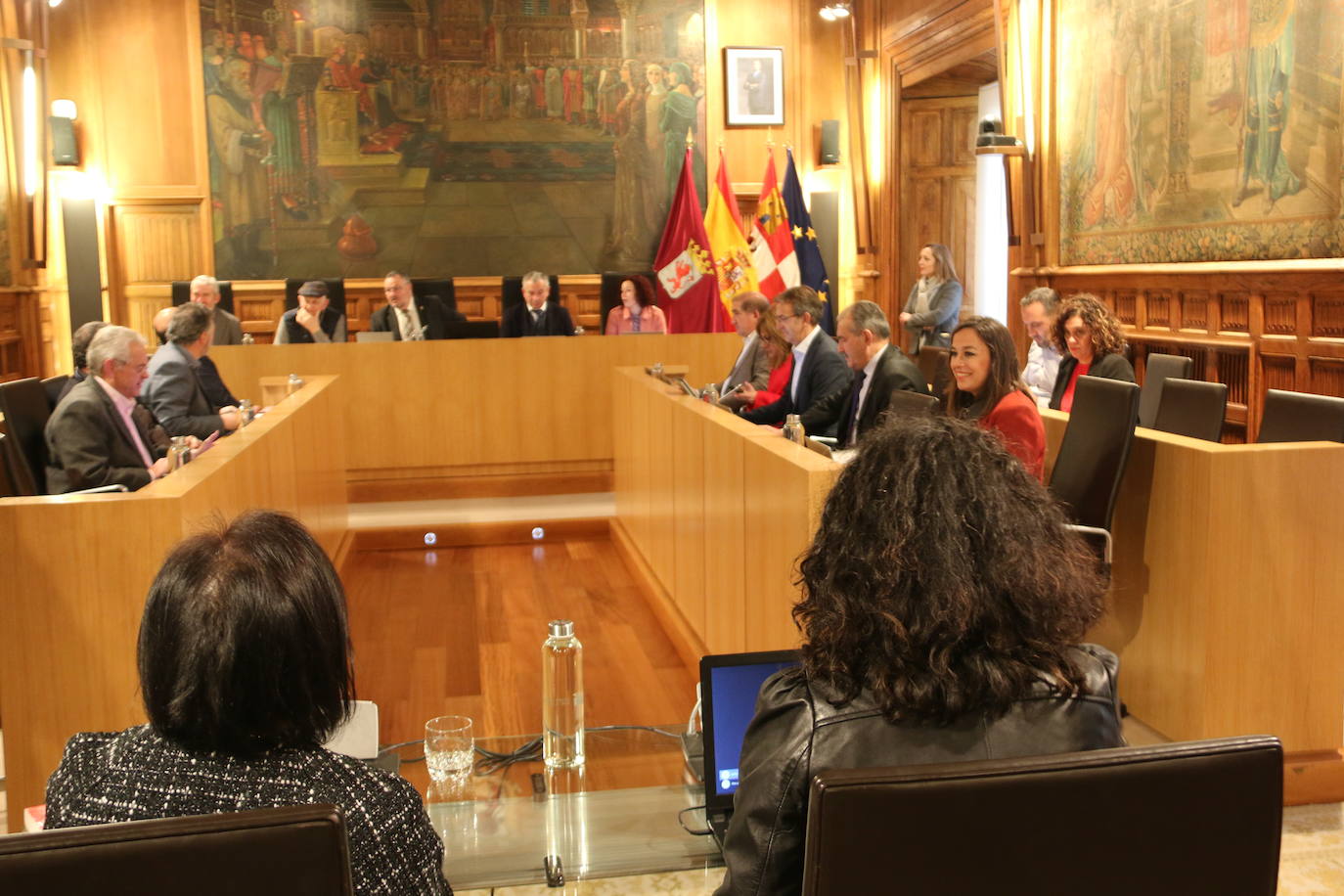 Sesión extraordinaria en la Diputación de León para aprobar el borrador de presupuestos. 