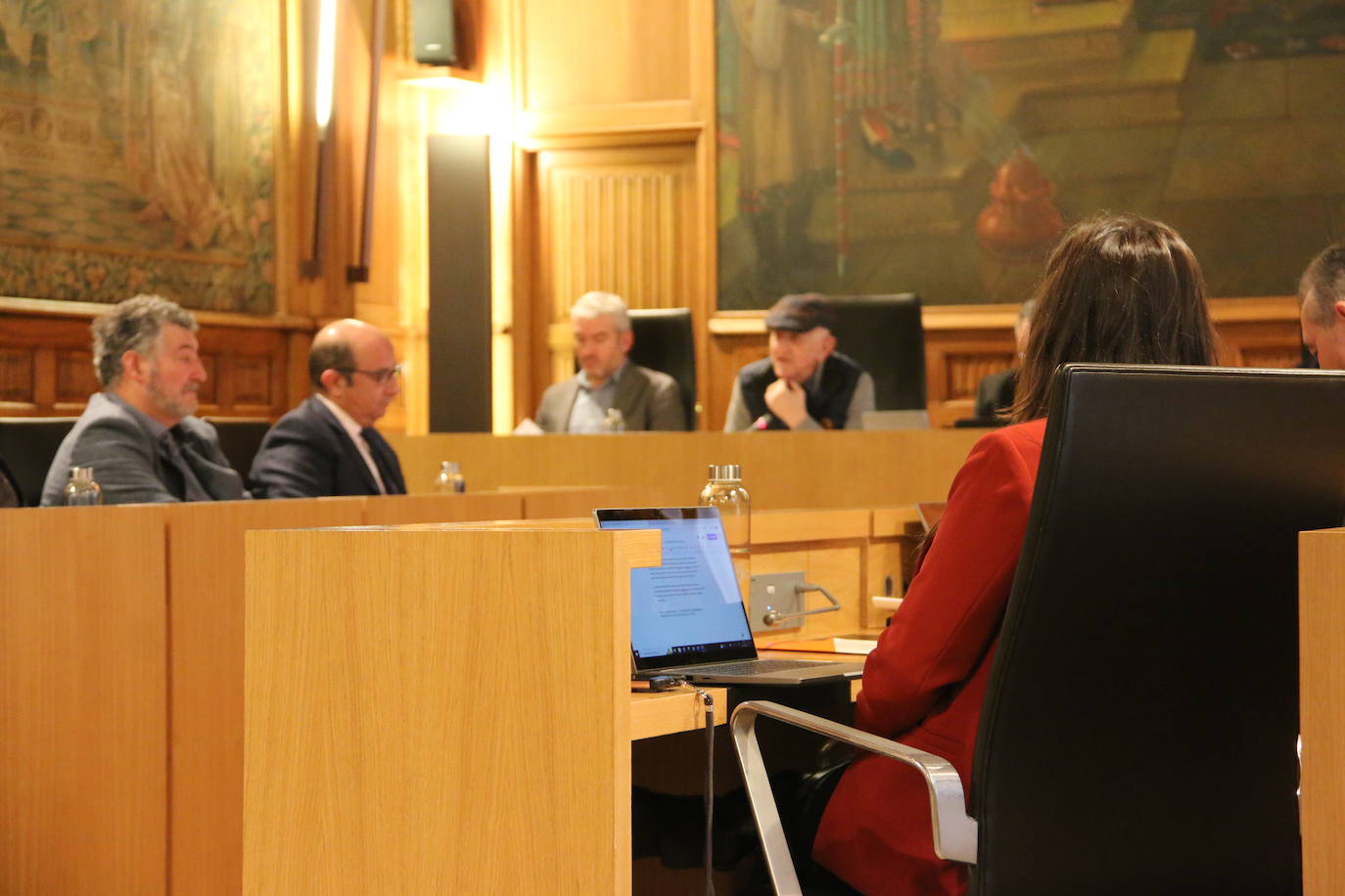 Sesión extraordinaria en la Diputación de León para aprobar el borrador de presupuestos. 