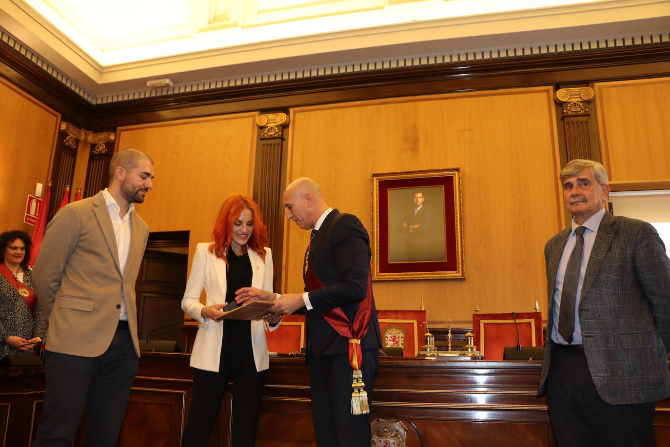 Los astronautas leoneses Pablo Álvarez y Sara García han sido recibidos de manera oficial por el Ayuntamiento de León