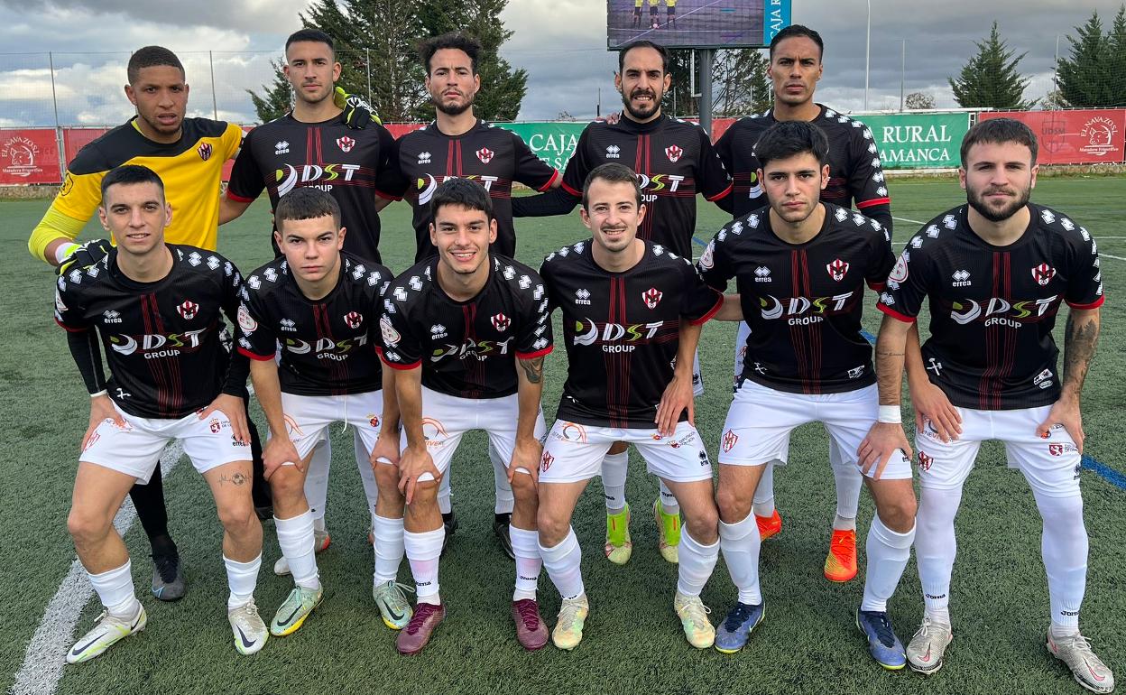 Once del Atlético Bembibre en su partido ante el Santa Marta.