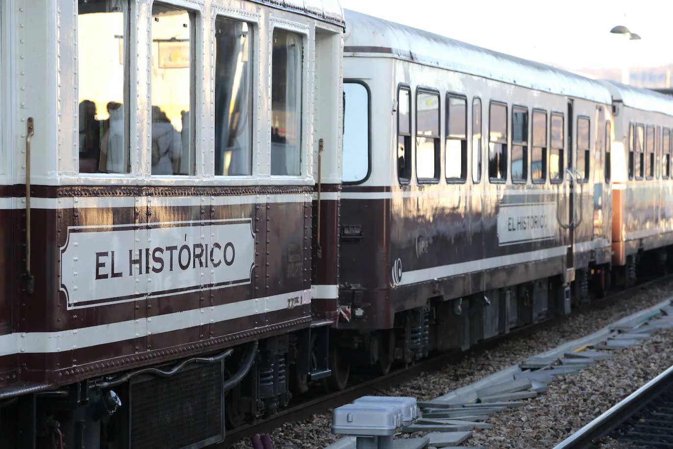 Salida del tren turístico 'Ruta del sabor ferroviario y la minería' desde San Feliz. 