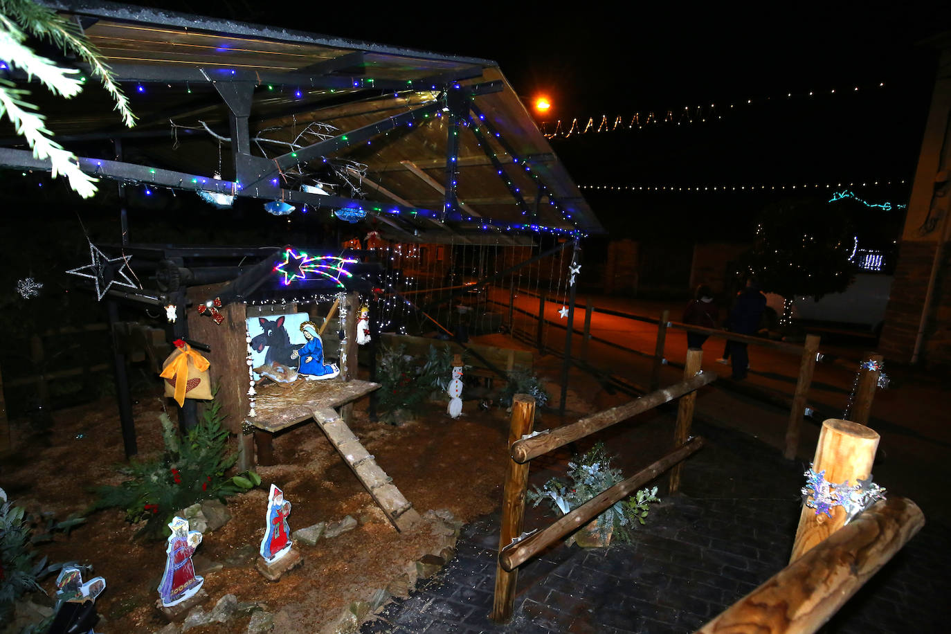 Iluminacion navideña en la localidad de San Andrés de Montejos