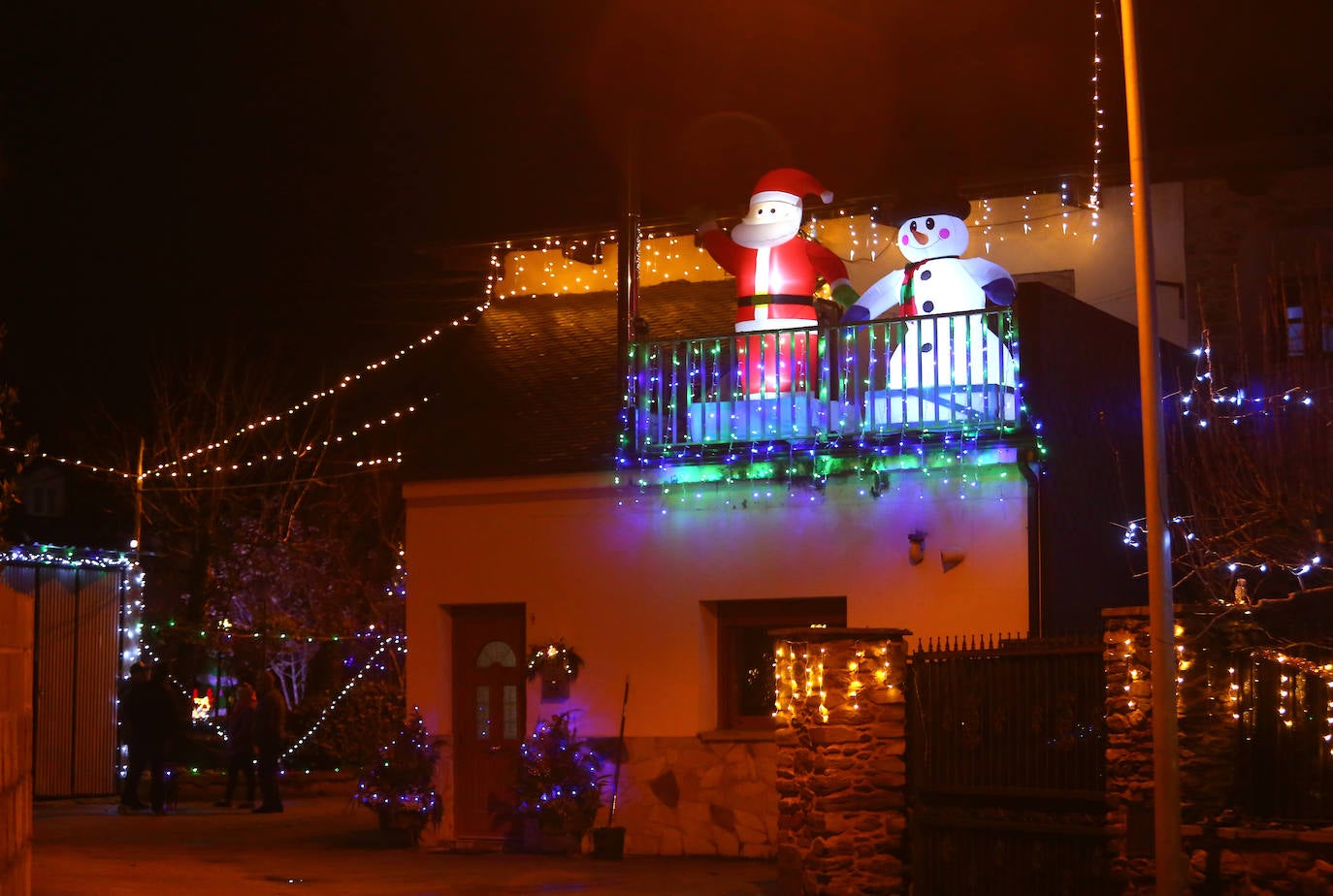 Iluminacion navideña en la localidad de San Andrés de Montejos