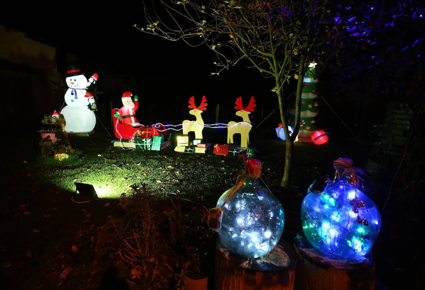 Iluminacion navideña en la localidad de San Andrés de Montejos