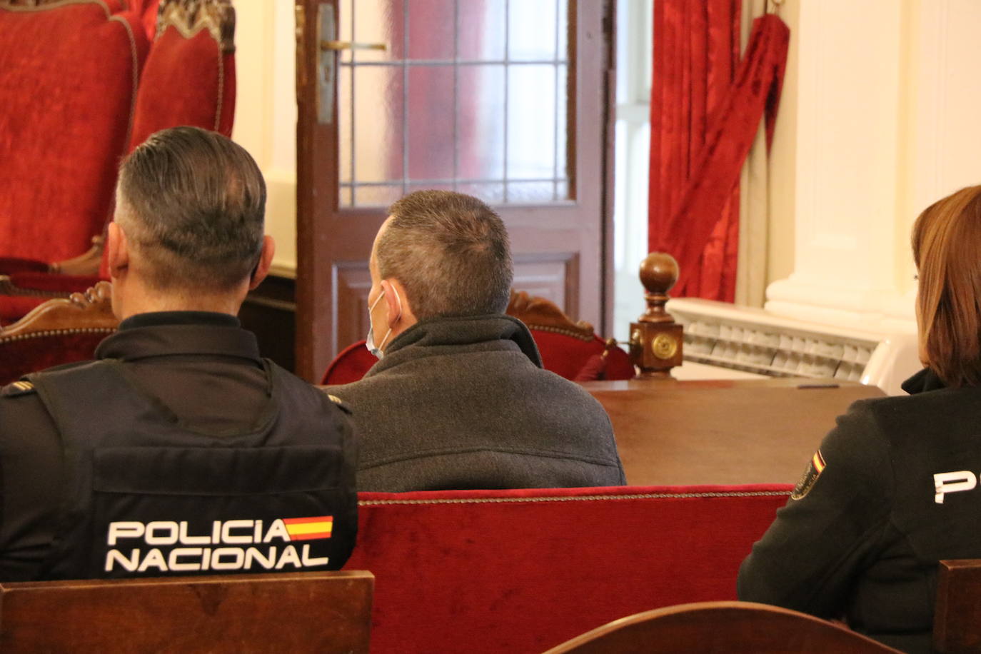 Juicio en la Audiencia Provincial de León por un delito de abuso sexual a una menor. 