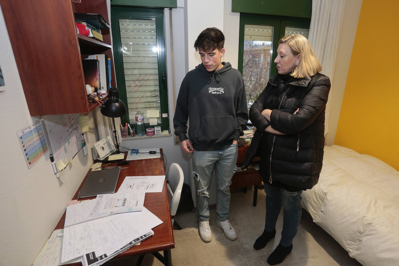 La consejera de Familia e Igualdad de Oportunidades, Isabel Blanco, visita la Residencia Juvenil Doña Sancha.