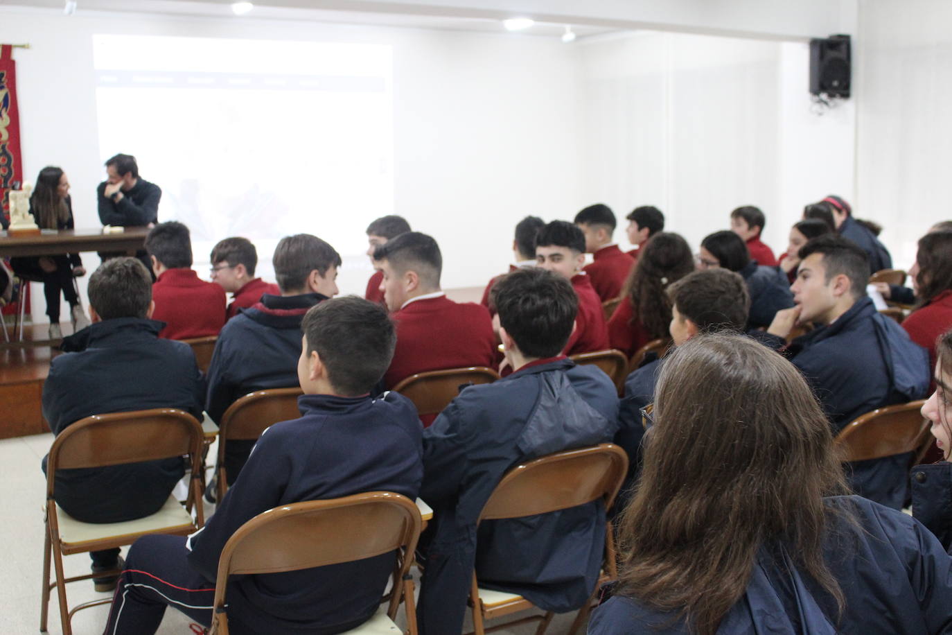 Charla de Carolina Rodríguez y Ruth Fernández en el Colegio Leonés.