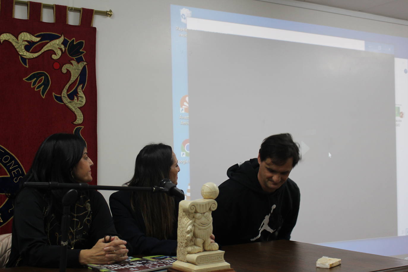 Charla de Carolina Rodríguez y Ruth Fernández en el Colegio Leonés.