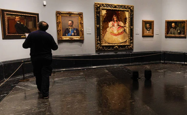 Maria Figueroa vestida de menina', en el centro, flanqueada por los retratos de 'Don Ramón Piña y Milet' y 'El doctor Francisco Rodríguez de Sandoval.