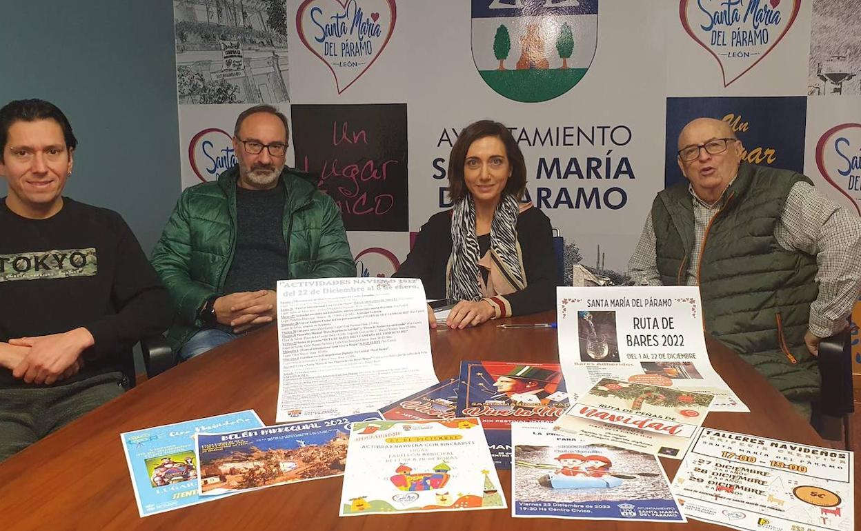 Miembros del Ayuntamiento de Santa María del Páramo presentan las actividades de Navidad.