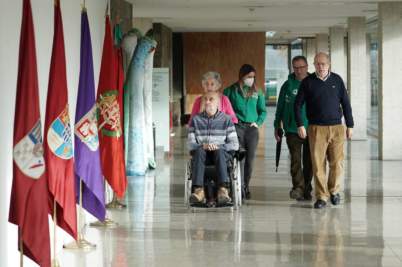 El procurador de Ciudadanos, Francisco Igea, y la Asociación de enfermos de esclerosis lateral amiotrófica en Castilla y León, ELACyL, ofrecen una rueda de prensa para informar de las próximas iniciativas parlamentarias.