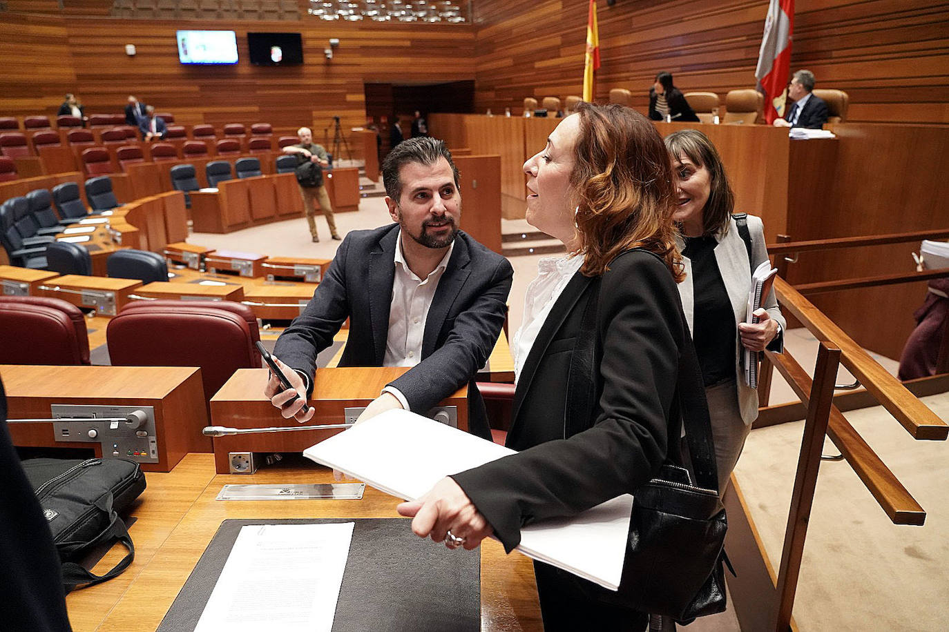 El consejero de Economía y Hacienda, Carlos Fernández Carriedo, durante el Pleno monográfico de los Presupuestos Generales de la Comunidad para 2023